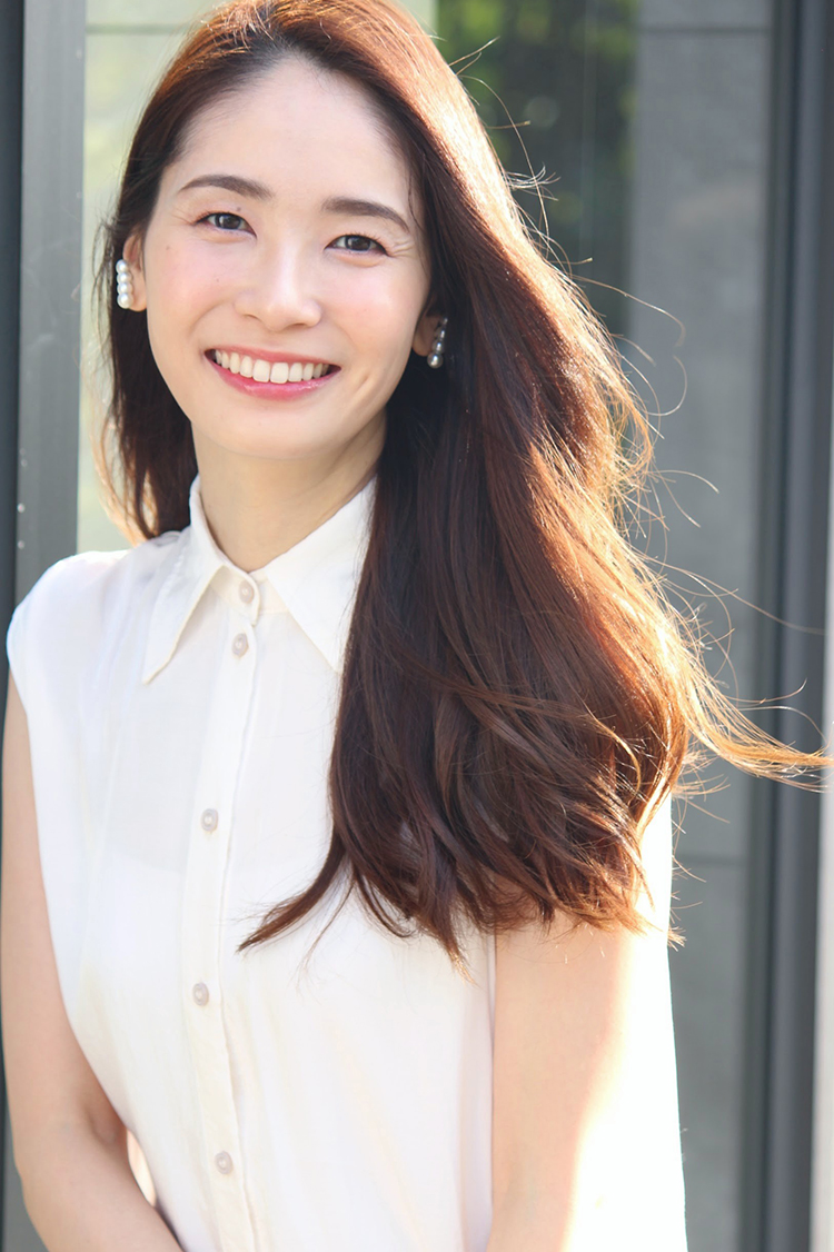 椎名桃子 (MOMOKO SHIINA)