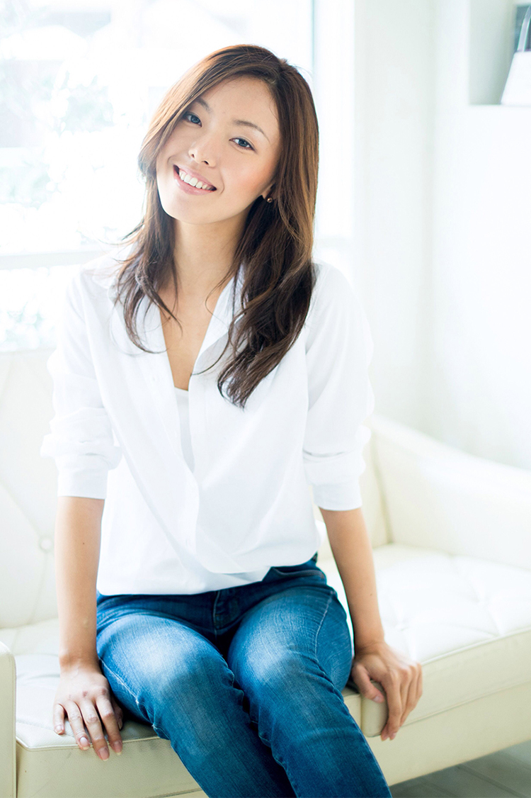 綿貫未菜 (MINA WATANUKI)